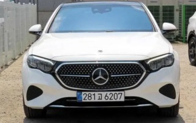 수원중고자동차매매 E-클래스 W214 E200 매물 사진 8 - 2025/11 5,212km